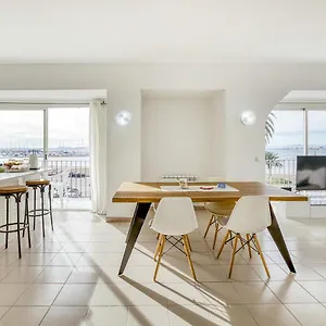 https://apartamento-veuras-el-mar-roses-playa.catalonia-hotels.com